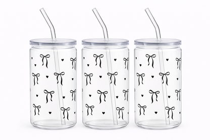 Trinkbecher mit Deckel & Strohhalm – Kunststoff